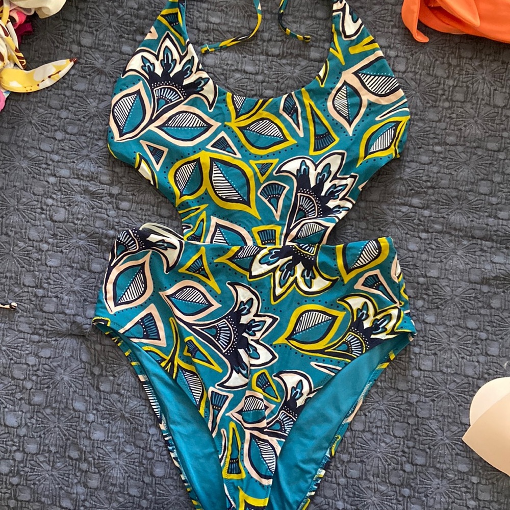 Aerie cutout one piece XL